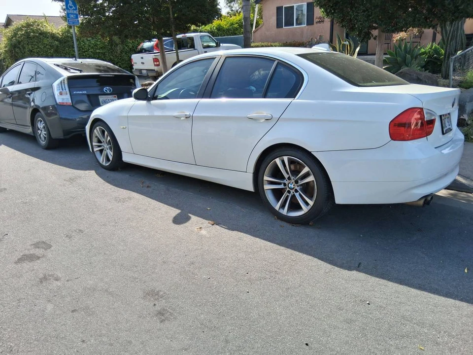2009 BMW E90 3 Series Sedan - Image 8 of 19