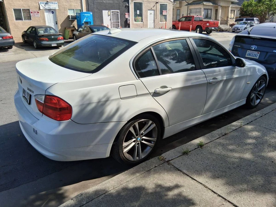2009 BMW E90 3 Series Sedan - Image 5 of 19