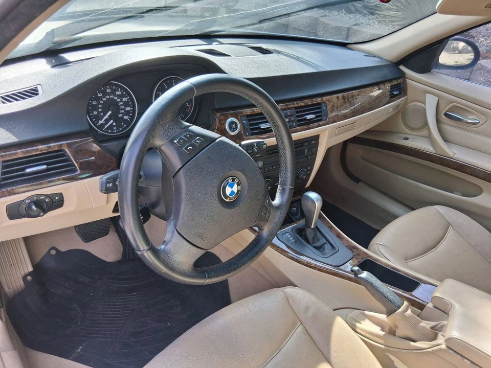 2009 BMW E90 3 Series Sedan - Image 14 of 19