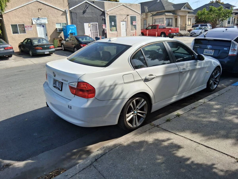 2009 BMW E90 3 Series Sedan - Image 12 of 19