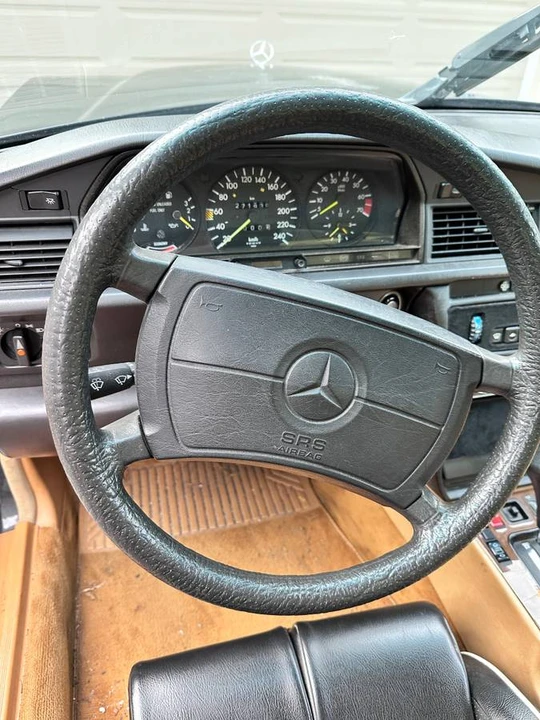 1989 Mercedes-Benz 190E - Image 9 of 13