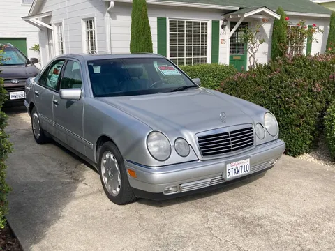 1998 Mercedes-Benz E320