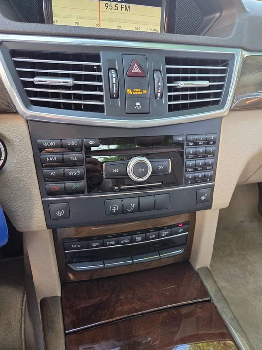 2010 Mercedes-Benz W212 E-Class - Image 10 of 15