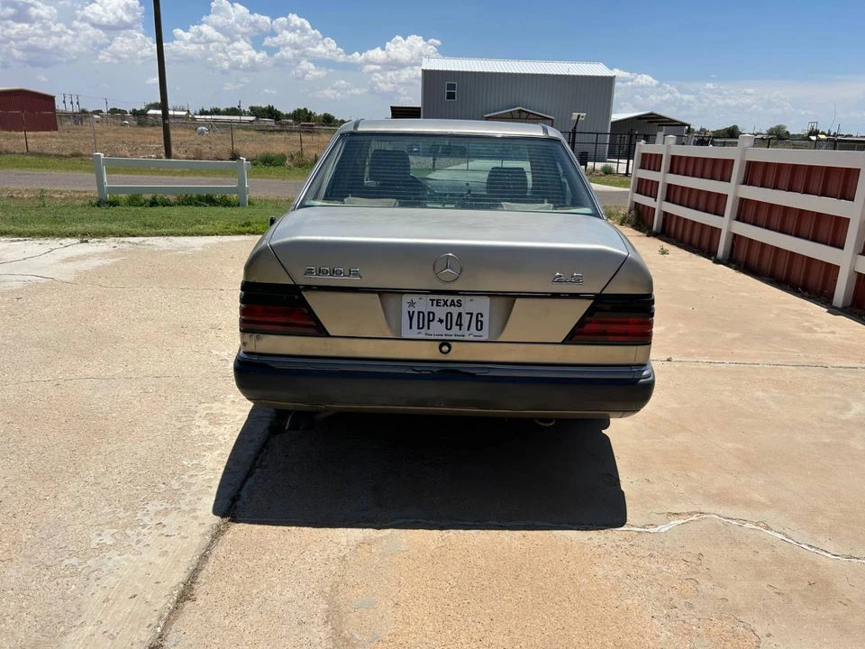 1992 Mercedes-Benz W124 E-Class - Image 21 of 23