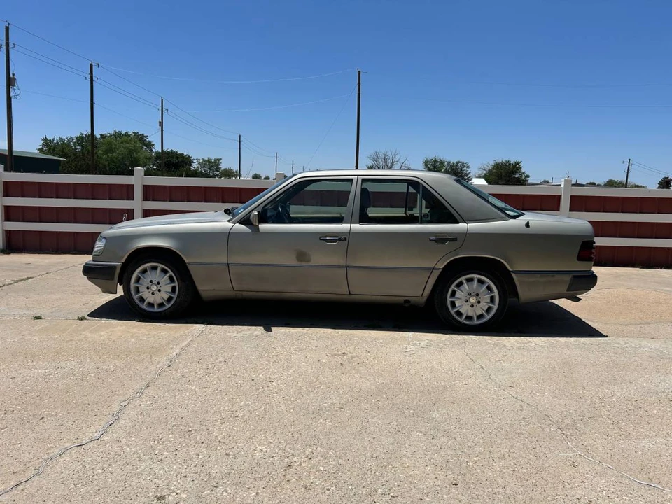 1992 Mercedes-Benz W124 E-Class - Image 22 of 23