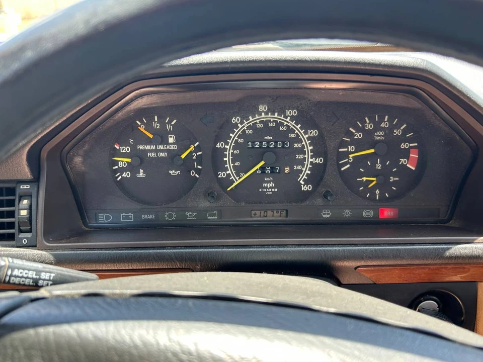 1992 Mercedes-Benz W124 E-Class - Image 9 of 23