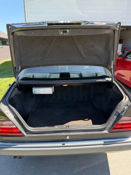 1994 Mercedes-Benz W124 E-Class - Image 7 of 10