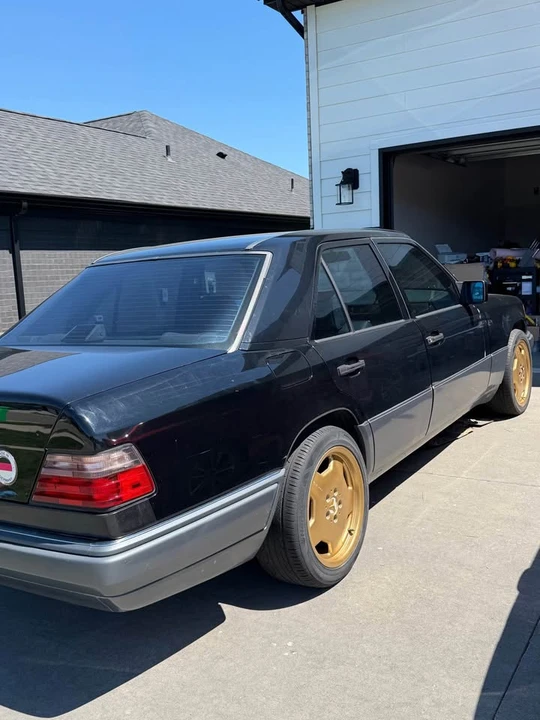 1994 Mercedes-Benz W124 E-Class - Image 2 of 10