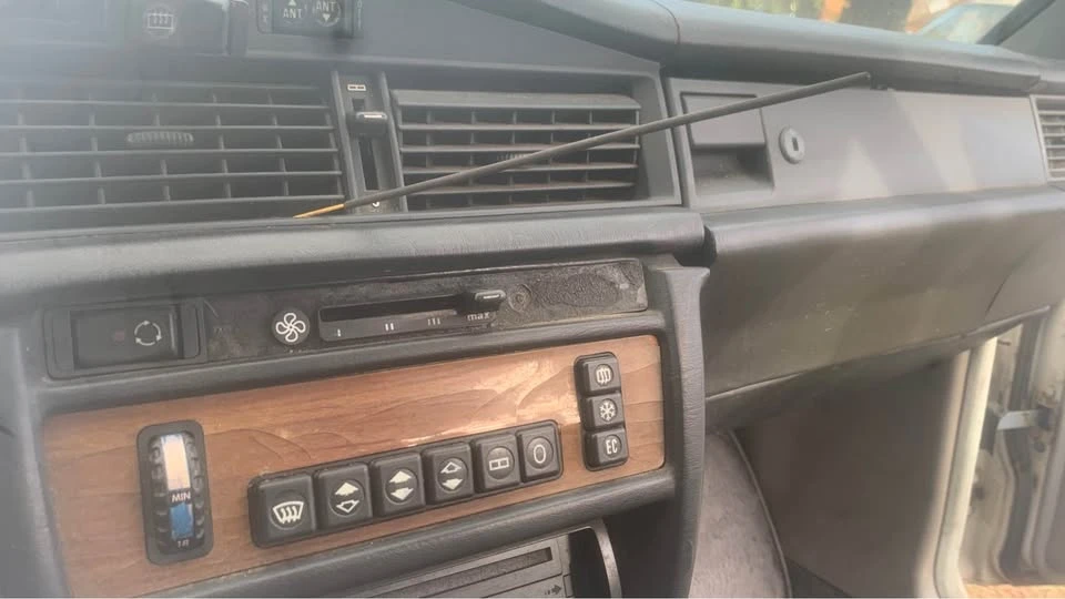 Mercedes-Benz 190E - Image 6 of 10