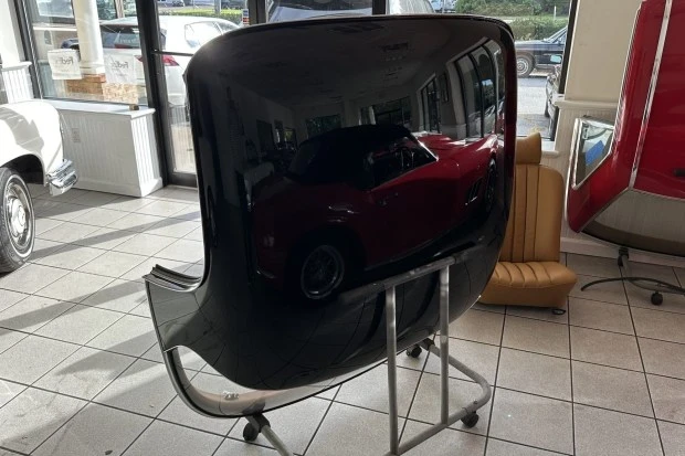 Parts & Memorabilia Bodywork - Image 2 of 3