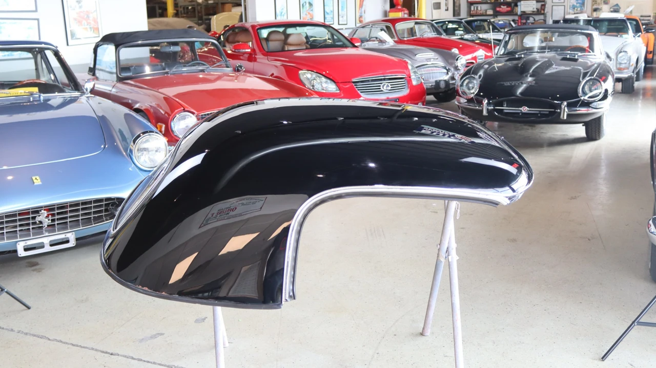 Parts & Memorabilia Bodywork - Image 2 of 3