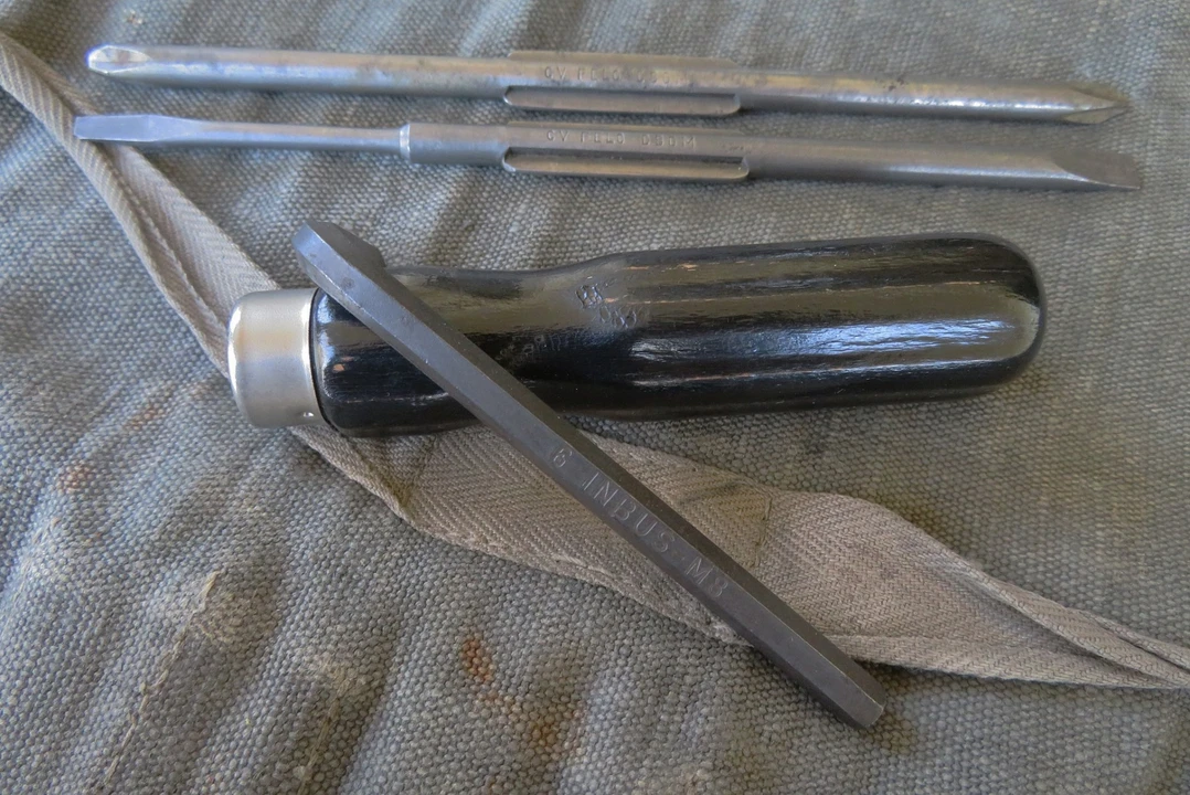 Parts & Memorabilia Tools - Image 6 of 8