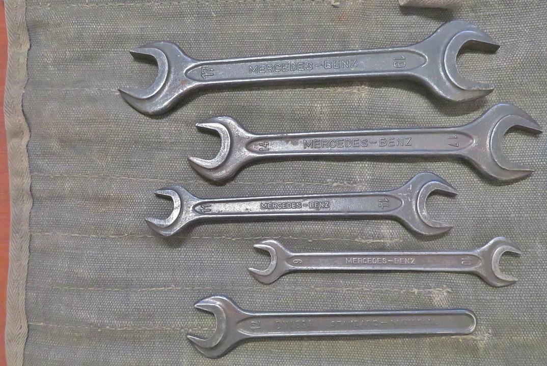 Parts & Memorabilia Tools - Image 3 of 8