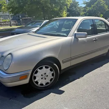 1996 Mercedes-Benz E320