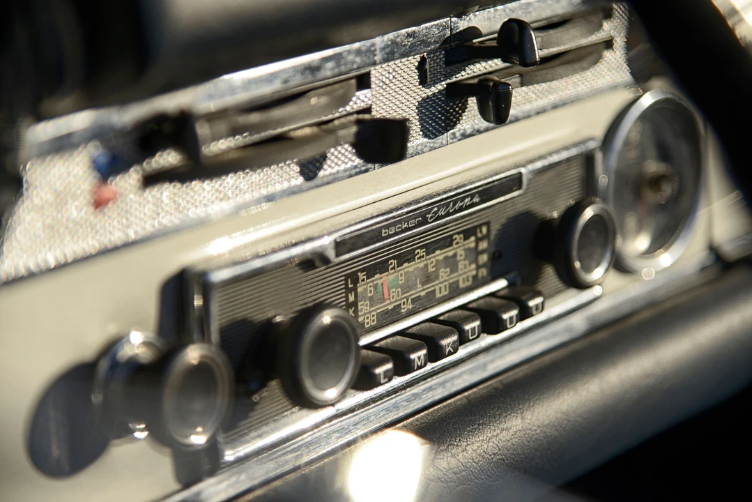Mercedes-Benz W113 SL-Class - Image 9 of 19