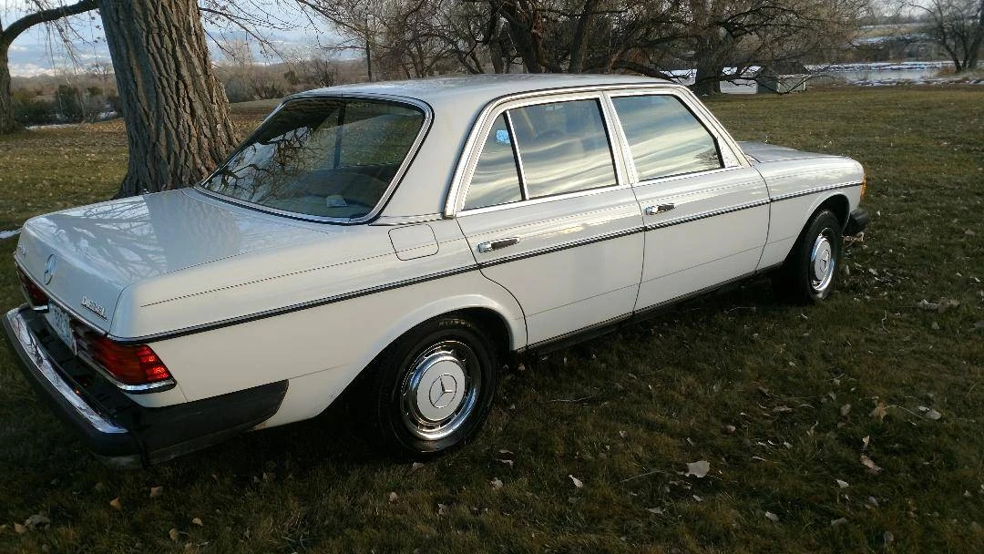 1982 Mercedes-Benz W123 Sedan - Image 2 of 16