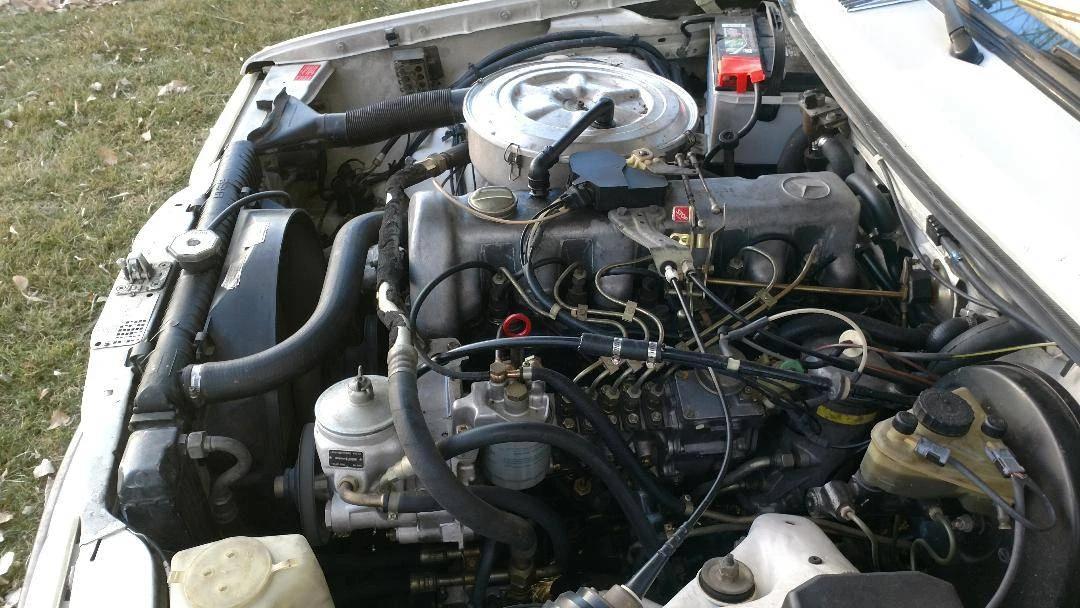 1982 Mercedes-Benz W123 Sedan - Image 10 of 16