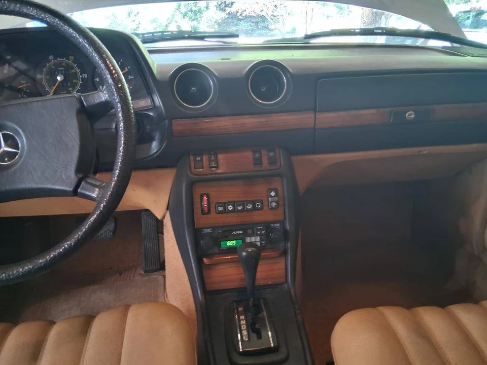 1982 Mercedes-Benz W123 Sedan - Image 14 of 16
