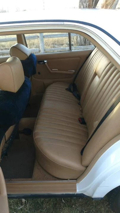1982 Mercedes-Benz W123 Sedan - Image 7 of 16