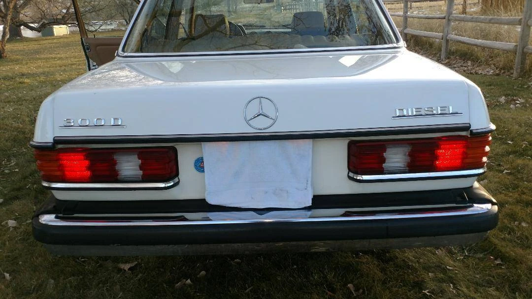 1982 Mercedes-Benz W123 Sedan - Image 8 of 16