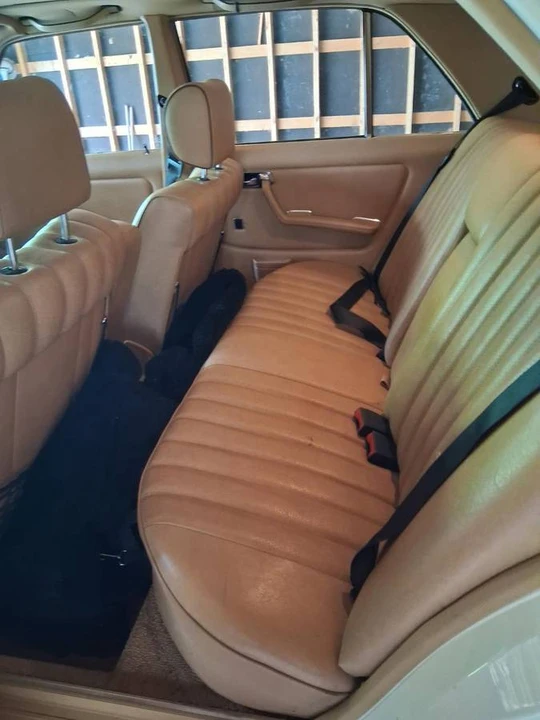 1982 Mercedes-Benz W123 Sedan - Image 13 of 16