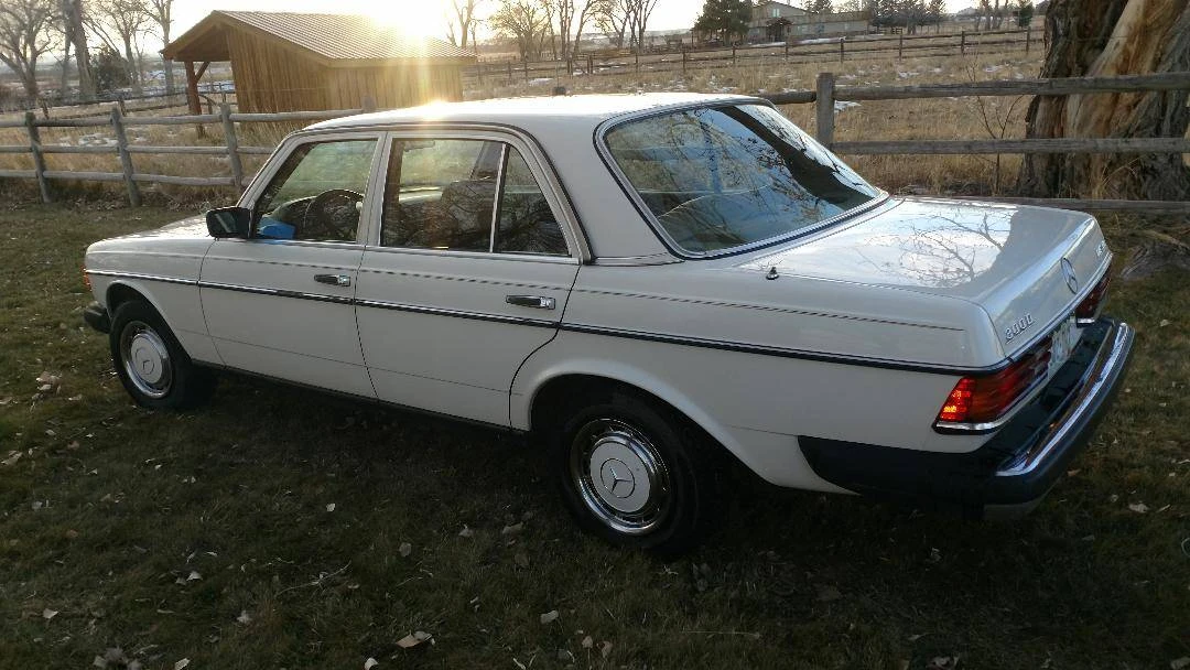 1982 Mercedes-Benz W123 Sedan - Image 3 of 16