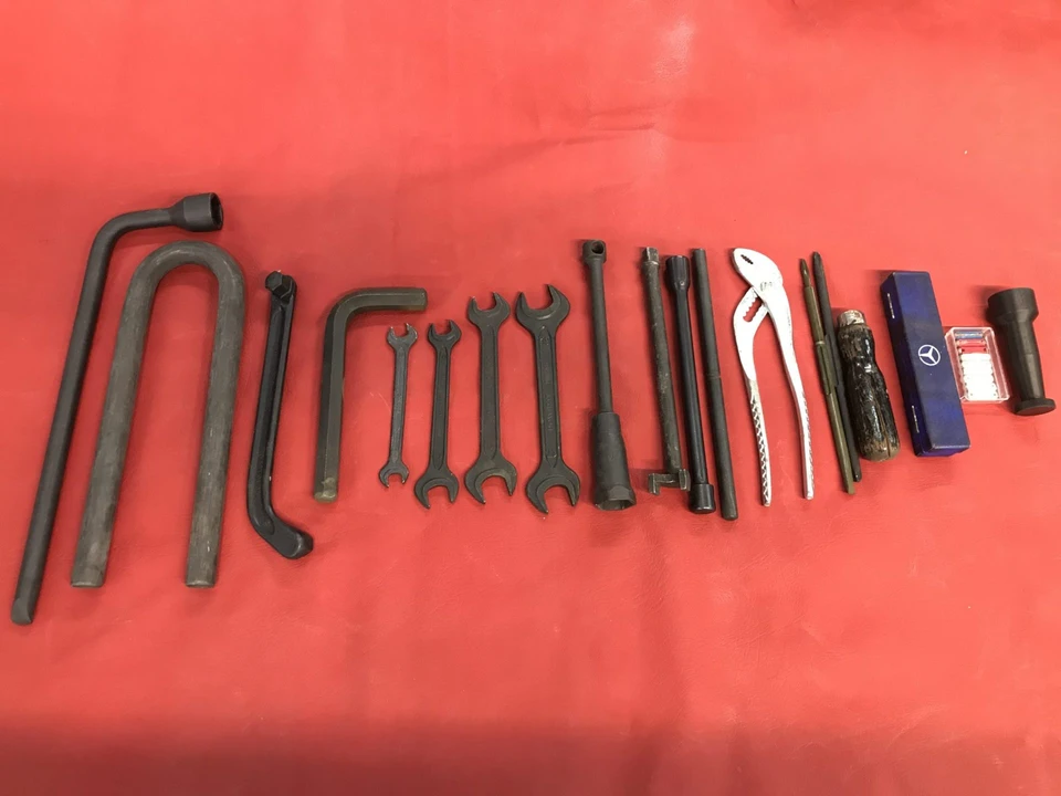 Parts & Memorabilia Tools - Image 4 of 4