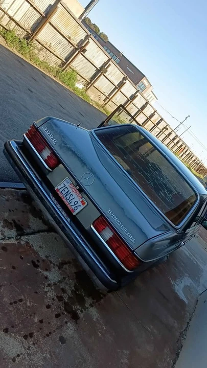 1985 Mercedes-Benz W124 E-Class - Image 3 of 3
