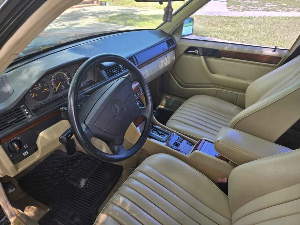 Mercedes-Benz W124 E-Class - Image 2 of 9