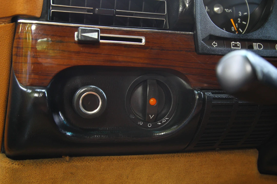 Mercedes-Benz 450SEL - Image 12 of 20