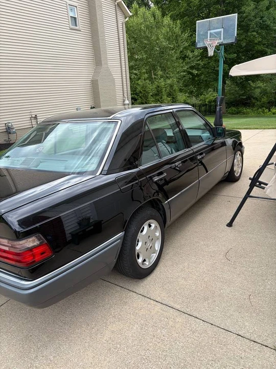 1995 Mercedes-Benz W124 E-Class - Image 12 of 16