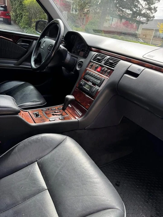 2000 Mercedes-Benz W210 E-Class - Image 8 of 9