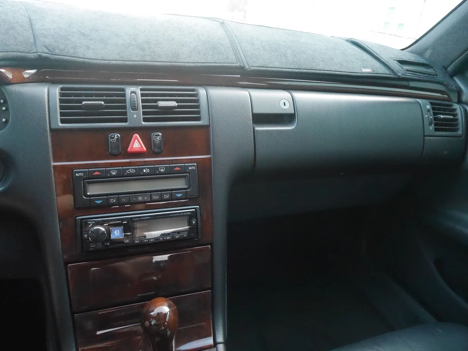 1996 Mercedes-Benz W210 E-Class - Image 12 of 14
