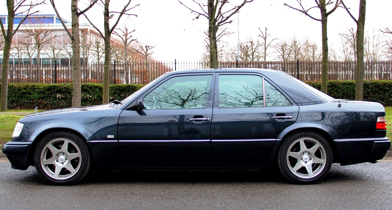 Mercedes-Benz 500E & E500 - Image 3 of 23