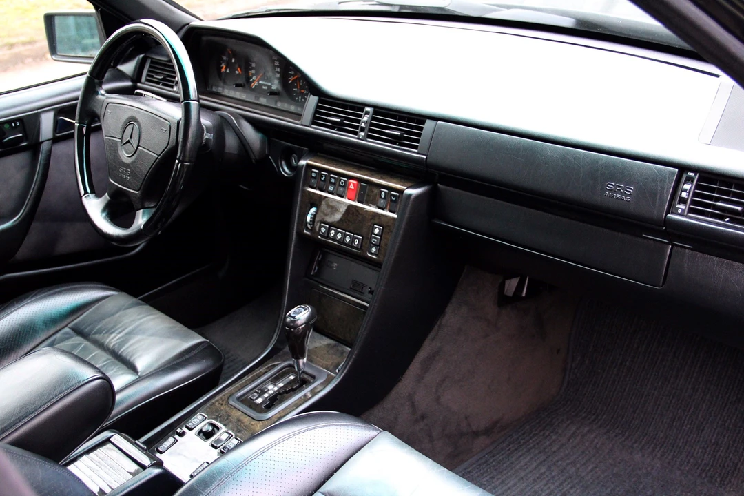 Mercedes-Benz 500E & E500 - Image 9 of 23
