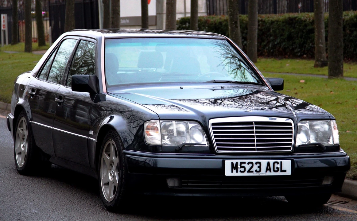 Mercedes-Benz 500E & E500 - Image 2 of 23