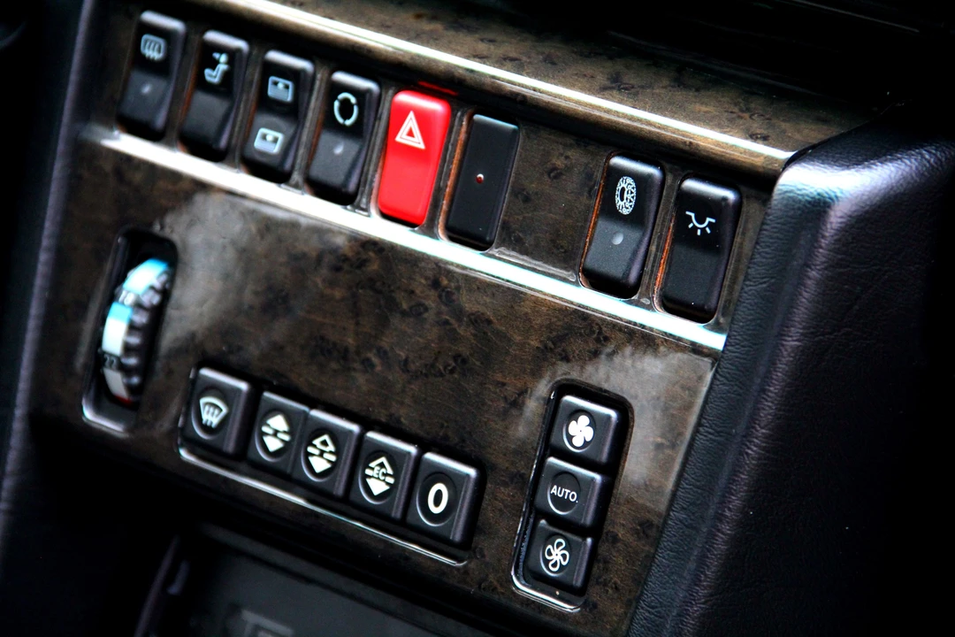 Mercedes-Benz 500E & E500 - Image 13 of 23