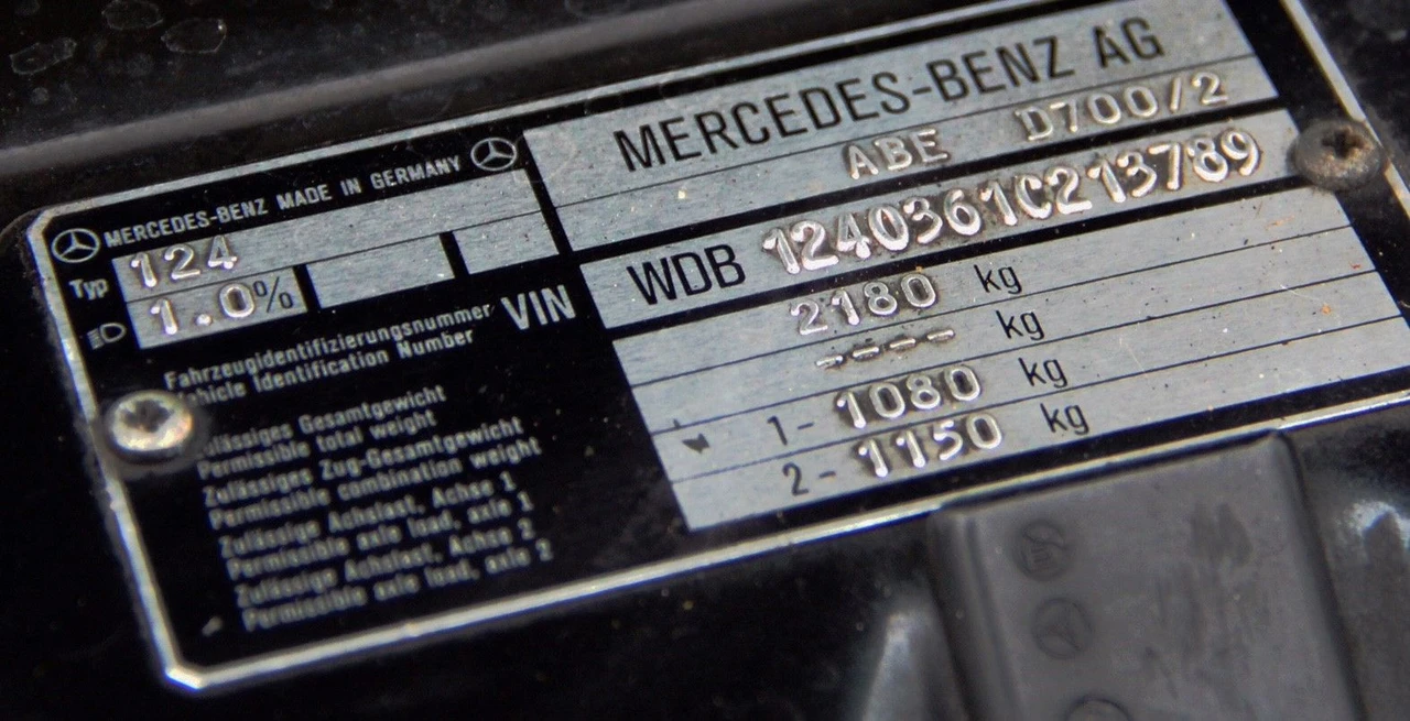 Mercedes-Benz 500E & E500 - Image 23 of 23