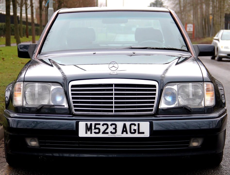 Mercedes-Benz 500E & E500 - Image 7 of 23