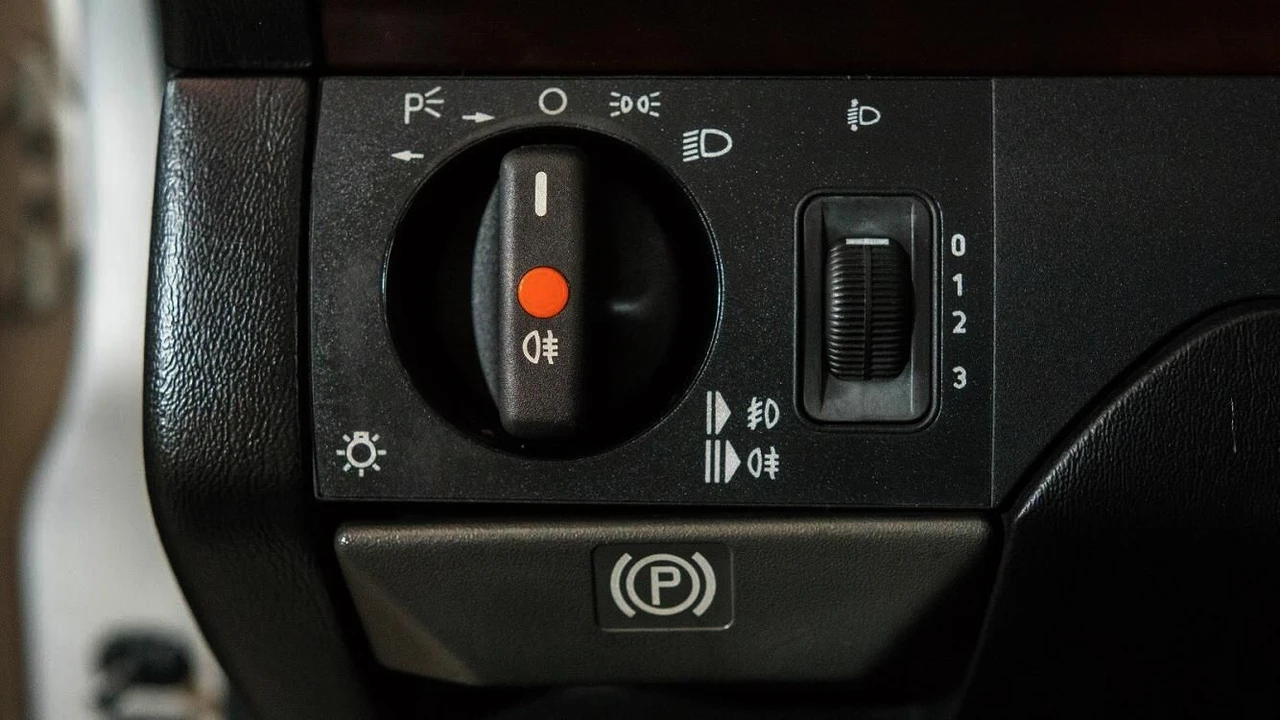 Mercedes-Benz 500E & E500 - Image 17 of 25