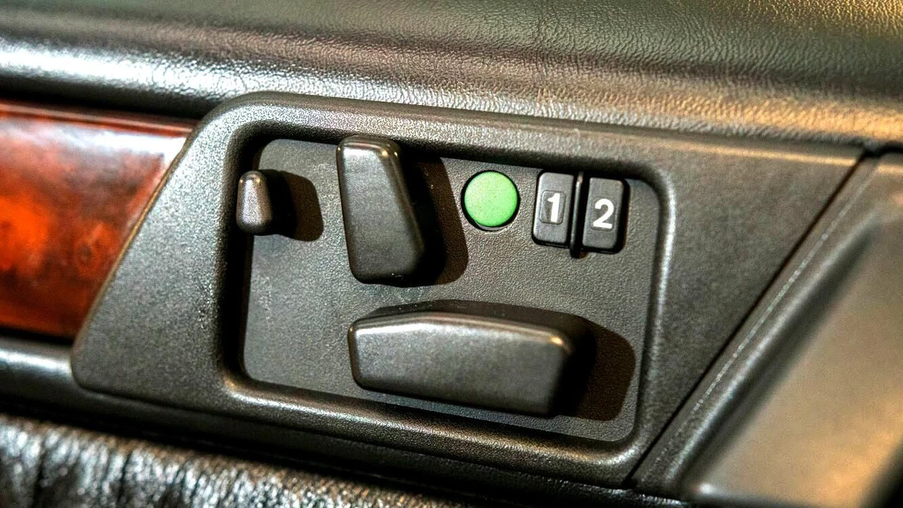 Mercedes-Benz 500E & E500 - Image 18 of 25