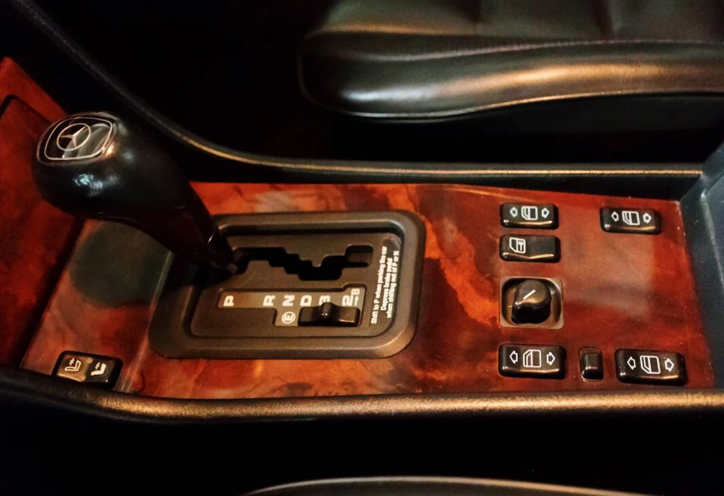 Mercedes-Benz 500E & E500 - Image 14 of 25