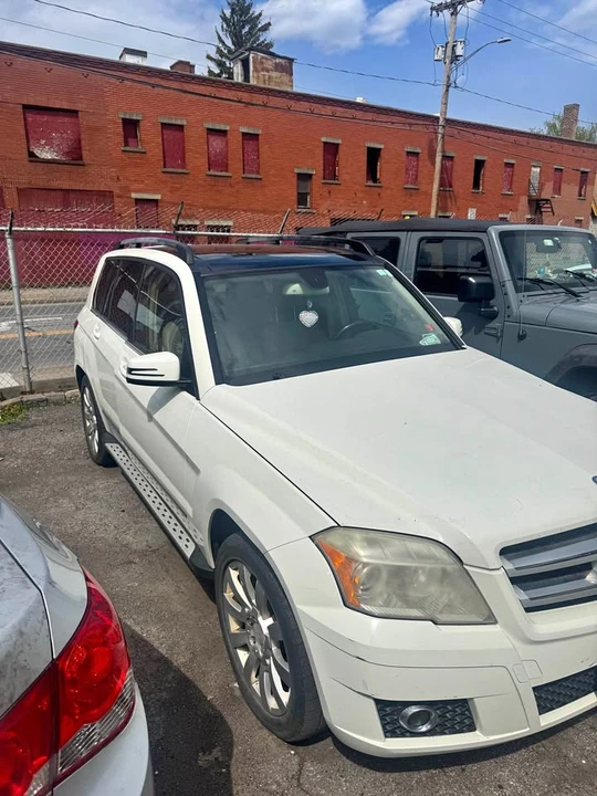 2010 Mercedes-Benz GLK-Class - Image 1 of 10