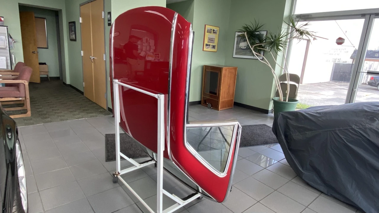 Parts & Memorabilia Bodywork - Image 2 of 31
