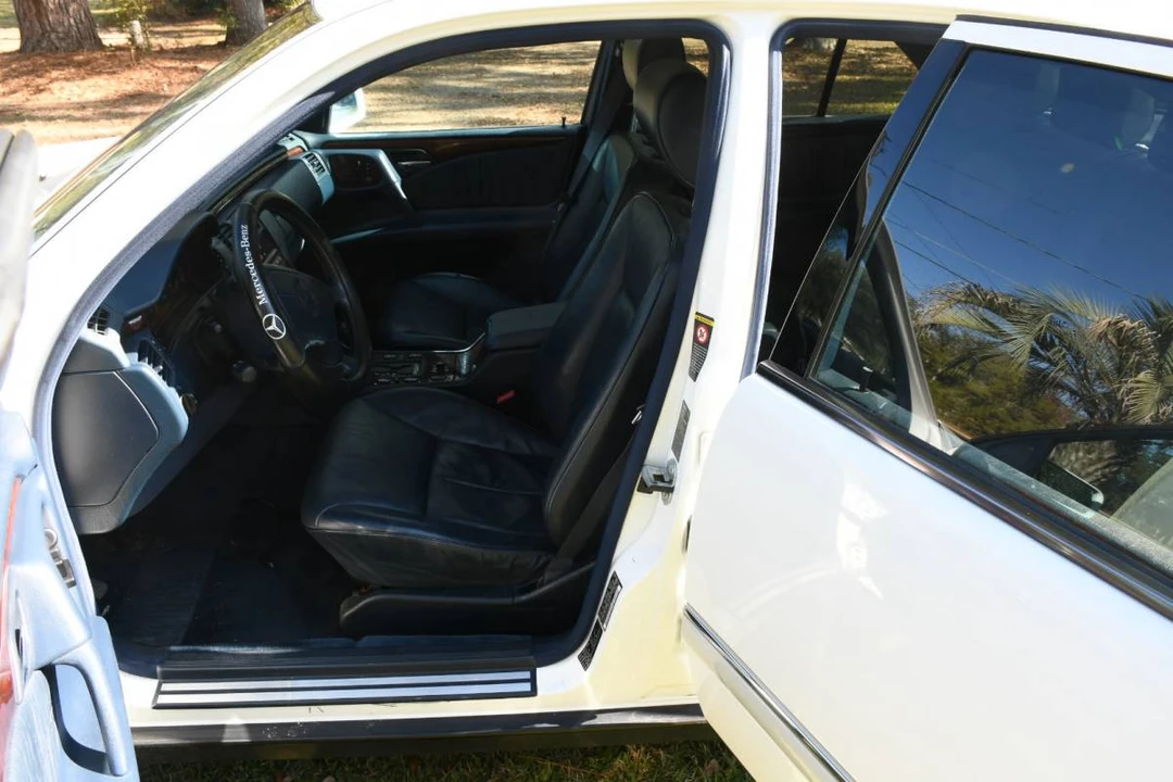 1997 Mercedes-Benz W124 E-Class - Image 8 of 24