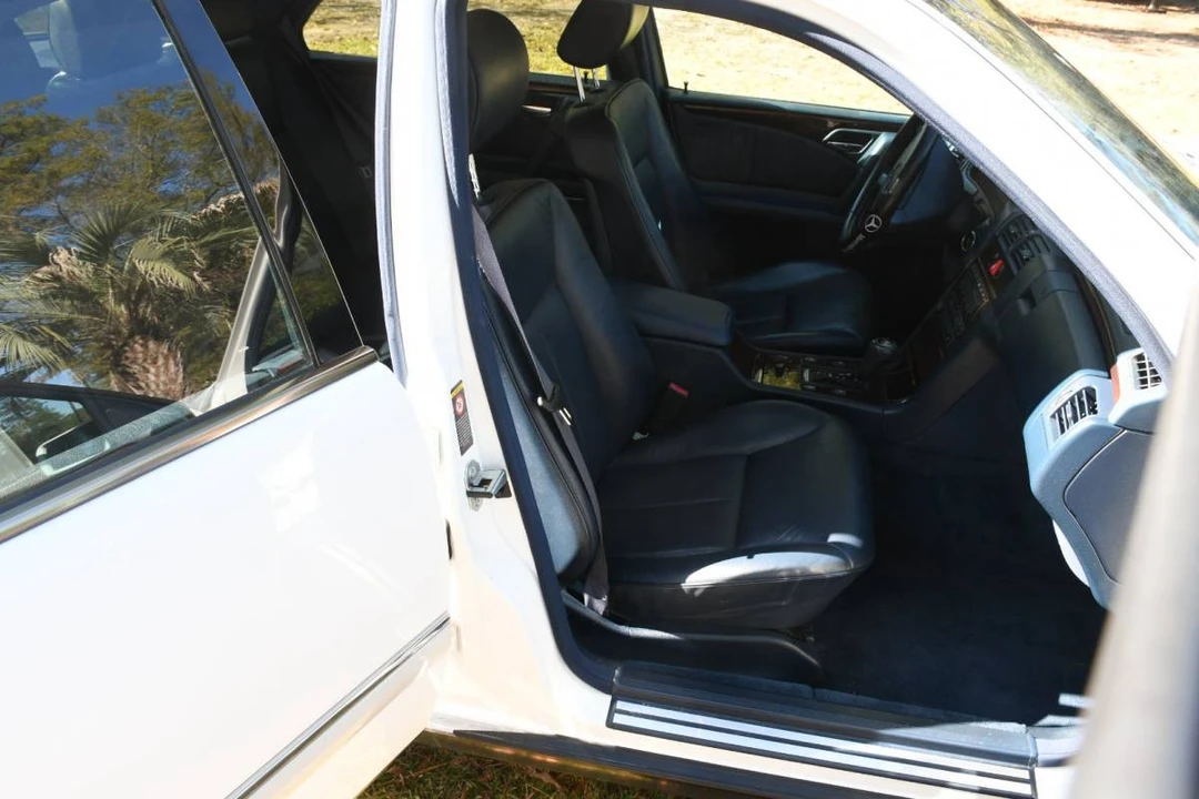 1997 Mercedes-Benz W124 E-Class - Image 9 of 24