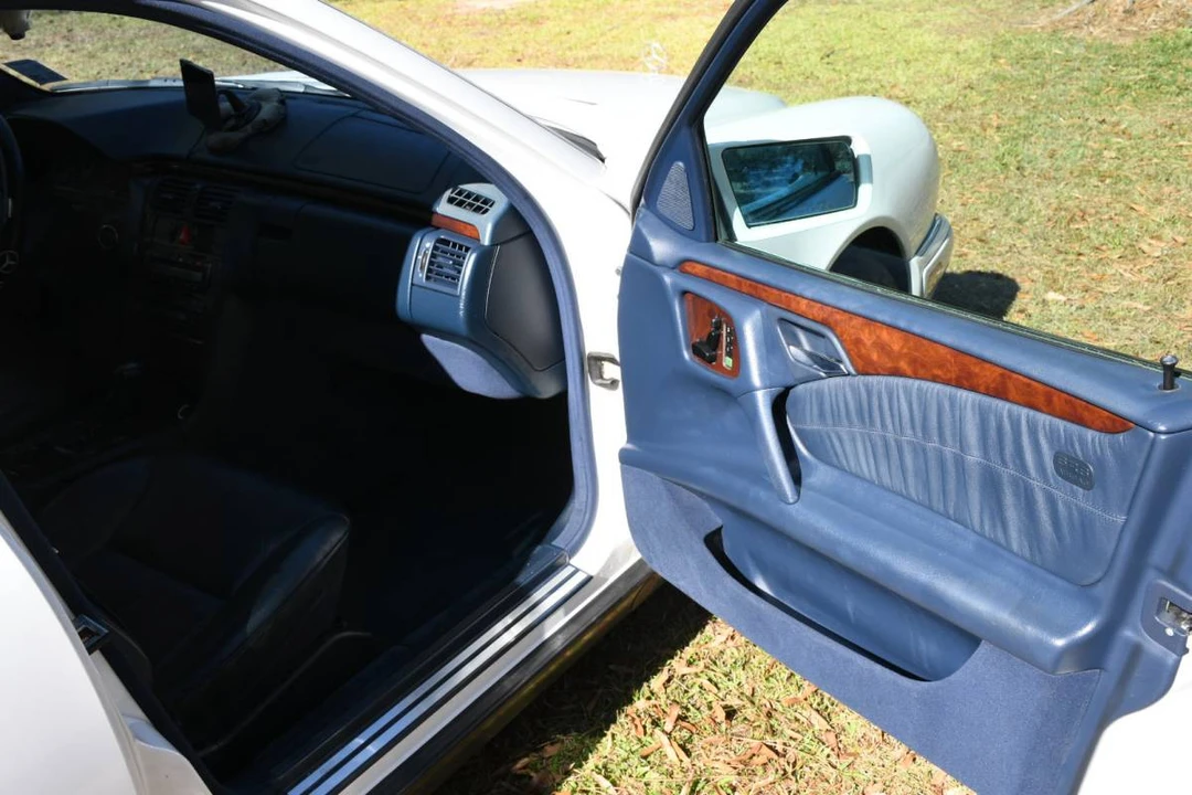 1997 Mercedes-Benz W124 E-Class - Image 10 of 24