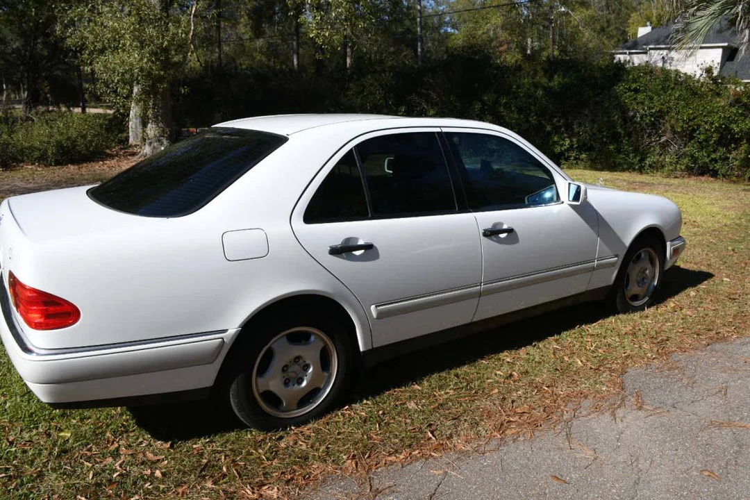 1997 Mercedes-Benz W124 E-Class - Image 17 of 24