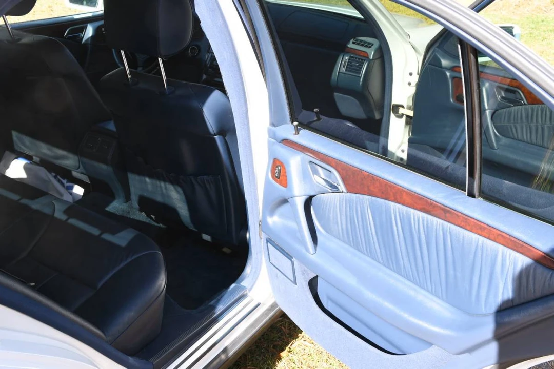 1997 Mercedes-Benz W124 E-Class - Image 11 of 24
