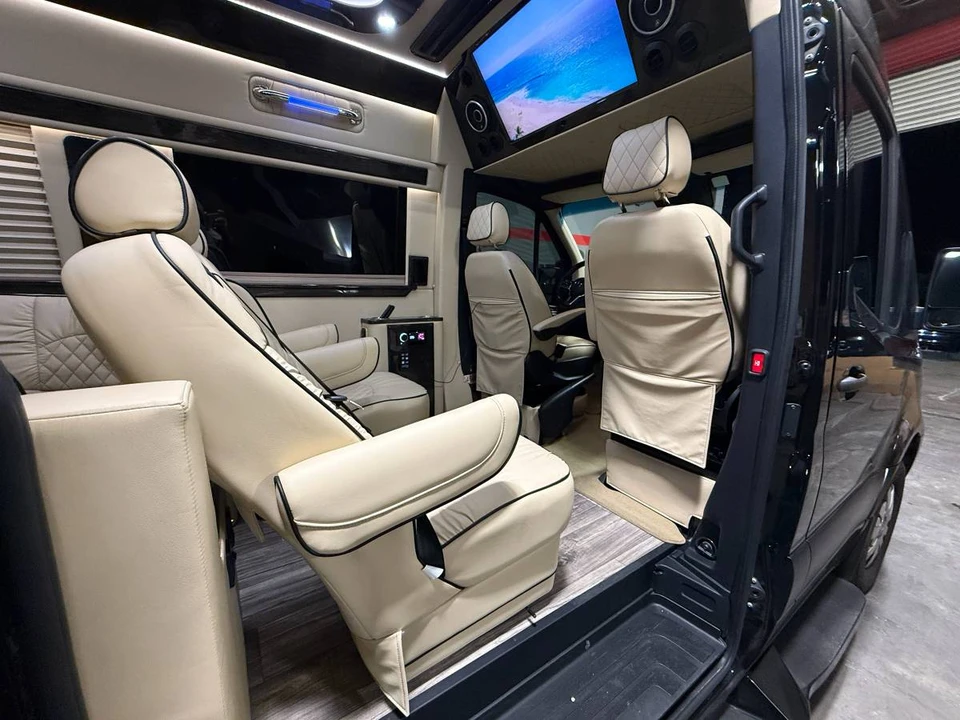 2022 Mercedes-Benz VS30 Sprinter - Image 2 of 17